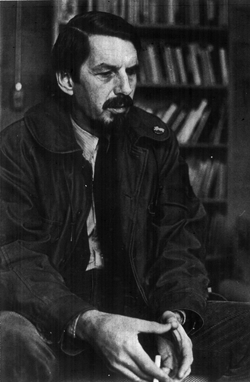 Black and white image of poet Robert Creeley