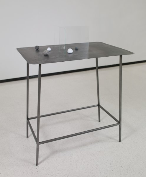 Glass scale model - '5 stones b / w'