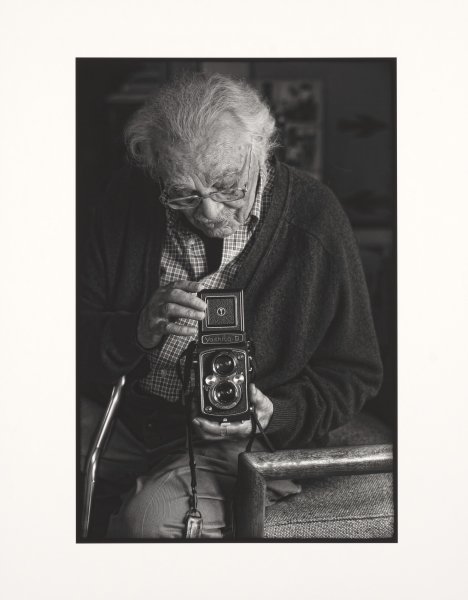 Looking viewfinder - Milton Rogovin Photographer of the forgotten ones