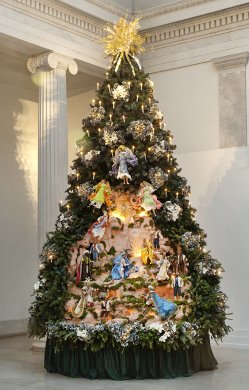 Christmas Tree with Neapolitan creche