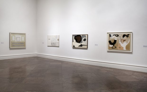 Installation view of Agnes Martin: The New York–Taos Connection (1947–1957)