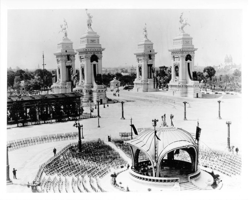 Portal to the Pan-American Exposition. Image courtesy of the Albright-Knox Art Gallery Digital Assets Collection and Archives.