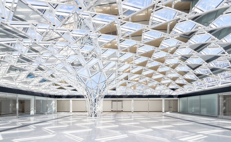 A large room covered by a glass ceiling made of triangular pieces