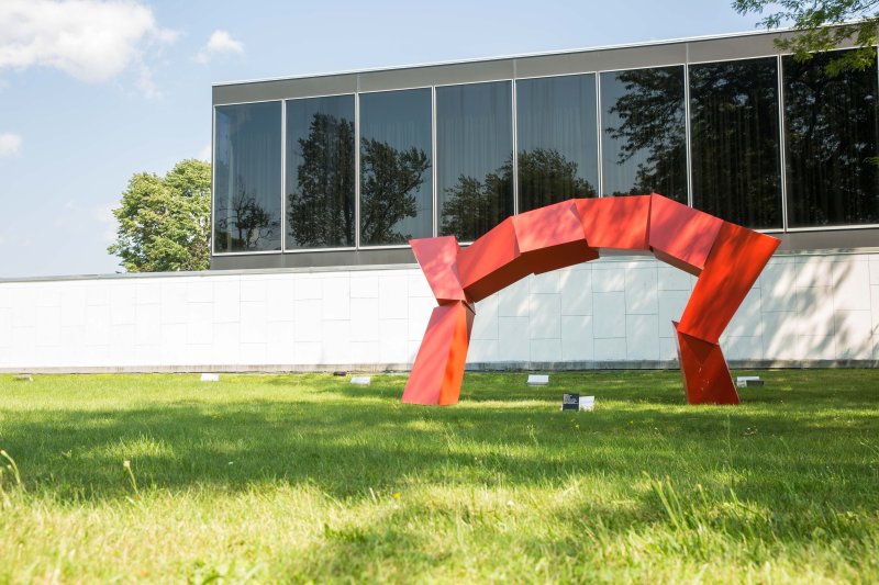 James Rosati's Big Red, 1970–71, in its former location on the Albright-Knox's Elmwood lawn