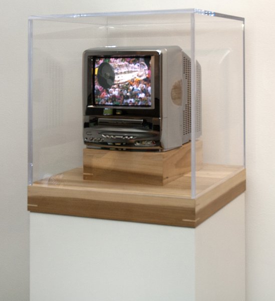 Paul Pfeiffer's Caryatid, 2003