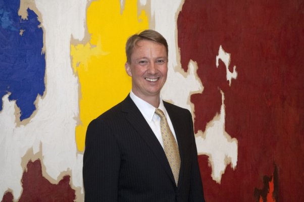 Dr. Janne Sirén at the Albright-Knox Art Gallery, with Clyfford Still’s October 1950, 1950