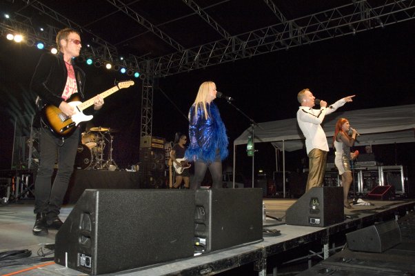 Throwback Thursday: Rockin' at the Knox 2008 with the B-52s and
